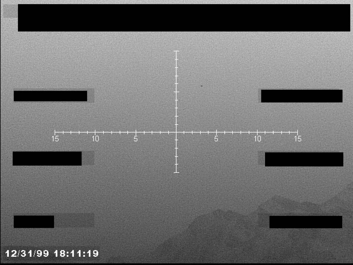 FLIR, 31/12/1999 18:10:00.  Objeto con morfología claramente no puntual: cuerpo principal oscuro con estructura later...